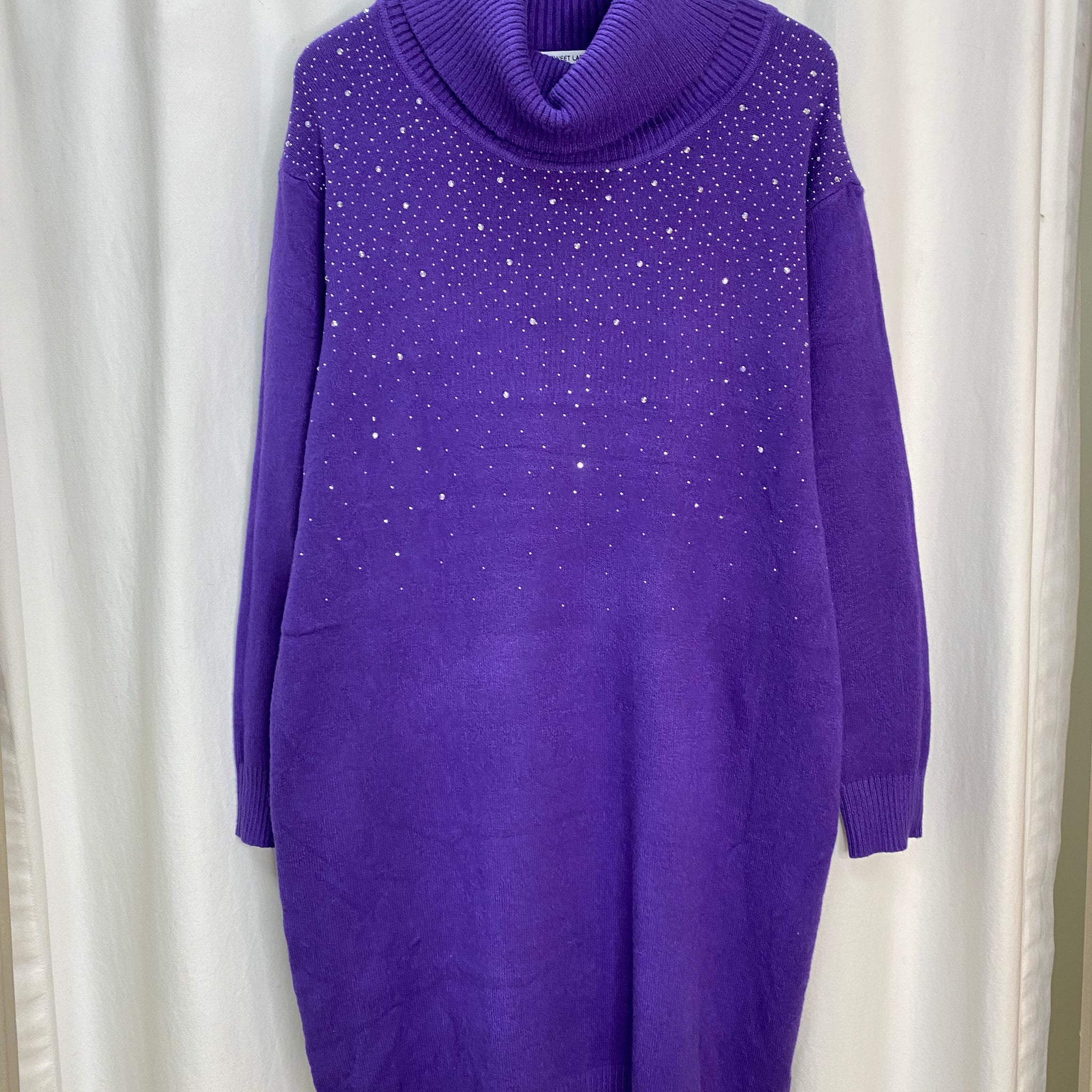 Knitted dress with rhinestones