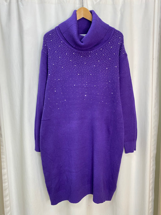 Knitted dress with rhinestones