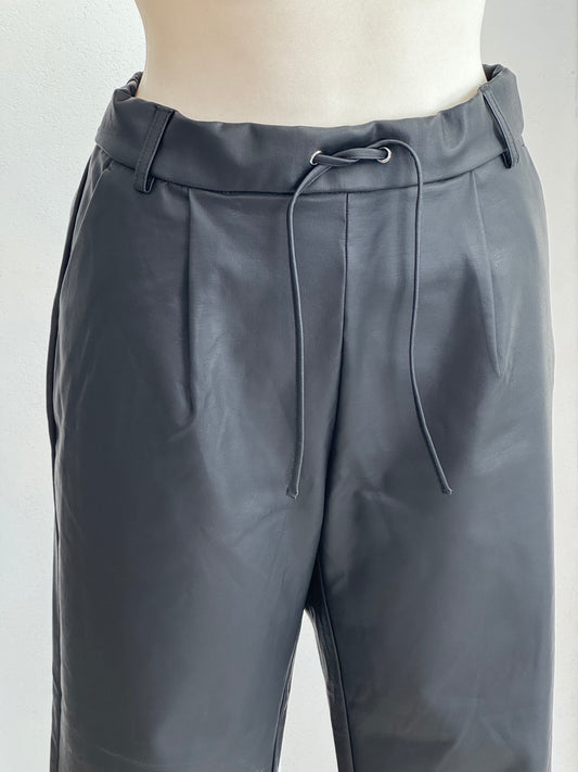 Pantalone ecopelle pinces