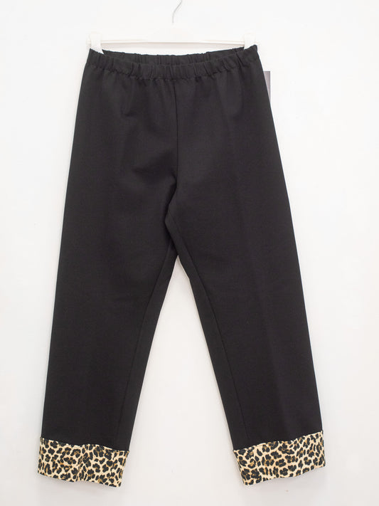 Straight trousers with spotted bottom