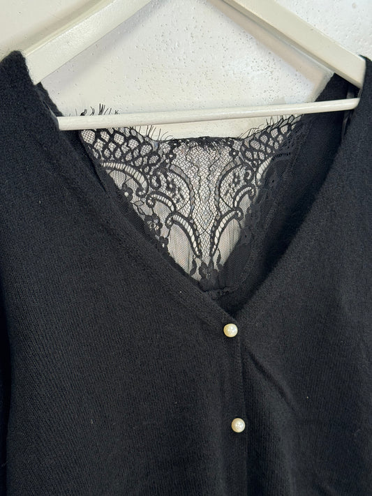 Cardigan con pizzo e perle