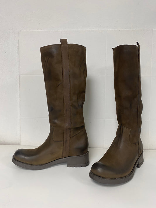 Tan leather boot