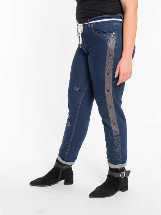 Curvy jeans with stass and stars