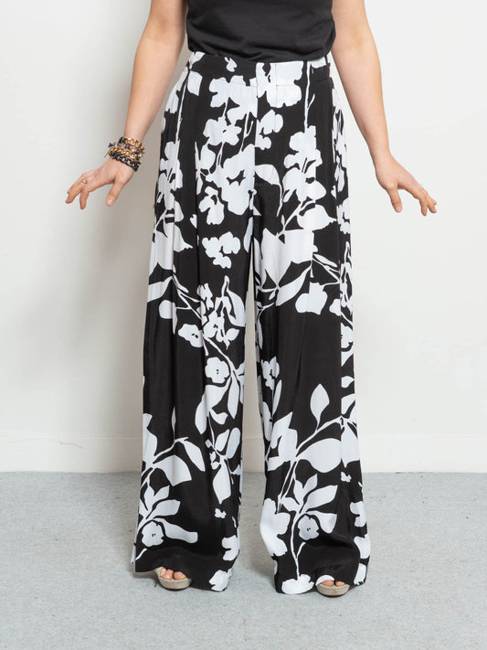 Black and white patterned pleated trousers