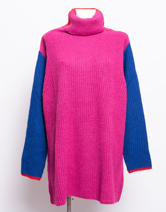 Curvy tricolor sweater