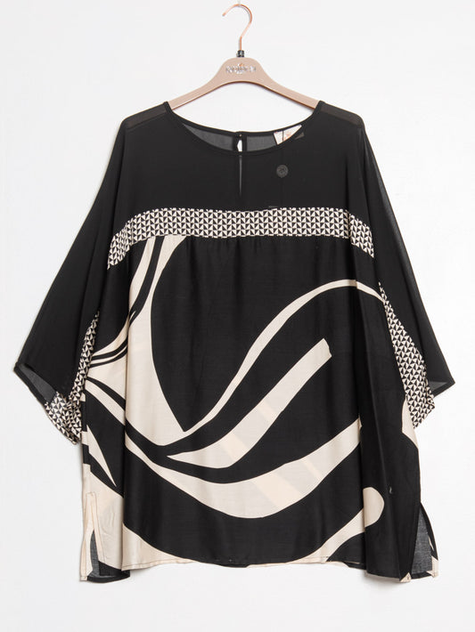 Curvy black and white patterned tunic