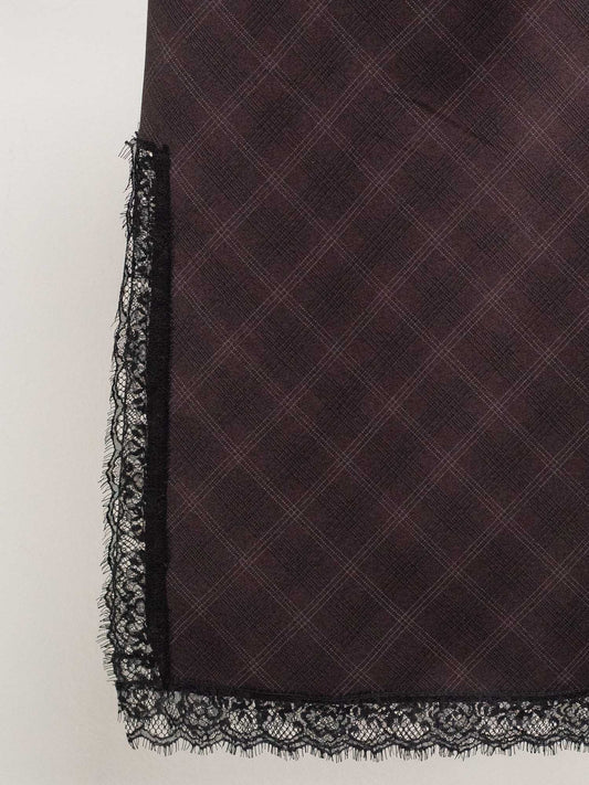 Skirt with slit and lace hem