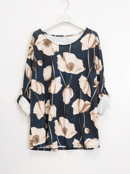 Curvy floral blouse