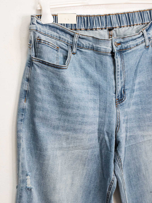 Wide-leg jeans with rips