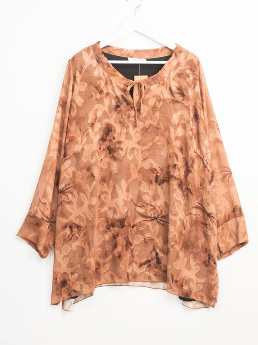 Ribbon patterned blouse