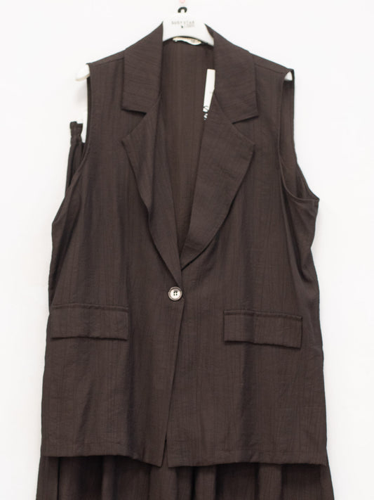 Completo con blazer smanicato