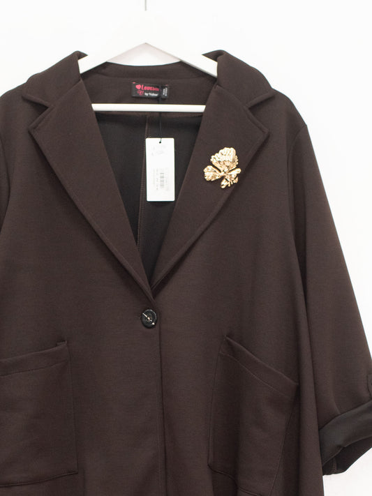 Soft-tailored blazer with pointed lapels