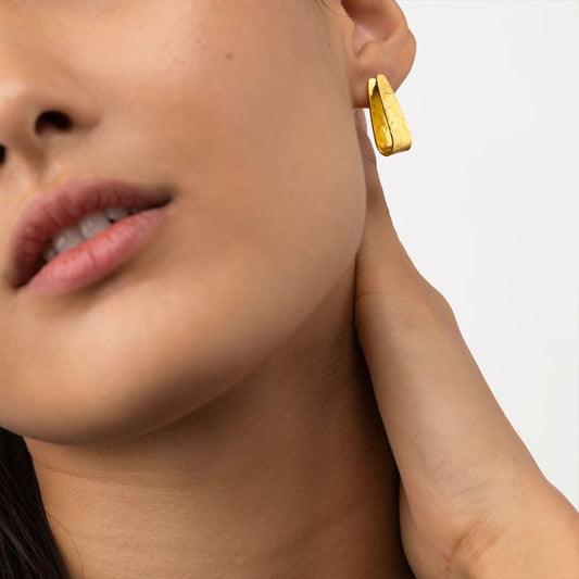 BEATEN TRIANGLE EARRINGS 