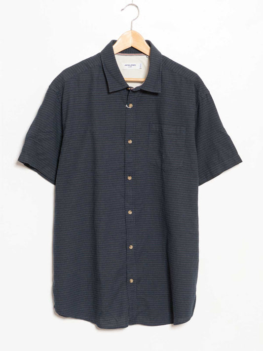 Micro-patterned short-sleeved shirt