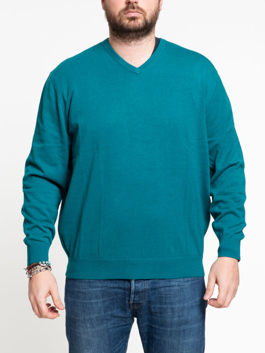 Comfortable size v-neck sweater