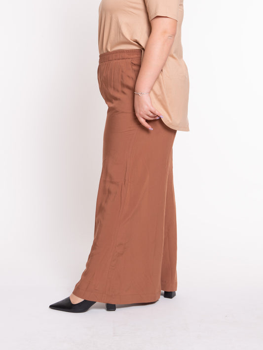 Curvy fluid trousers