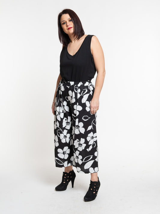 Wide flowered trousers