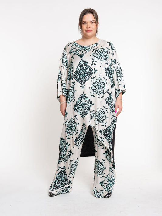 Curvy crossed patterned tunic