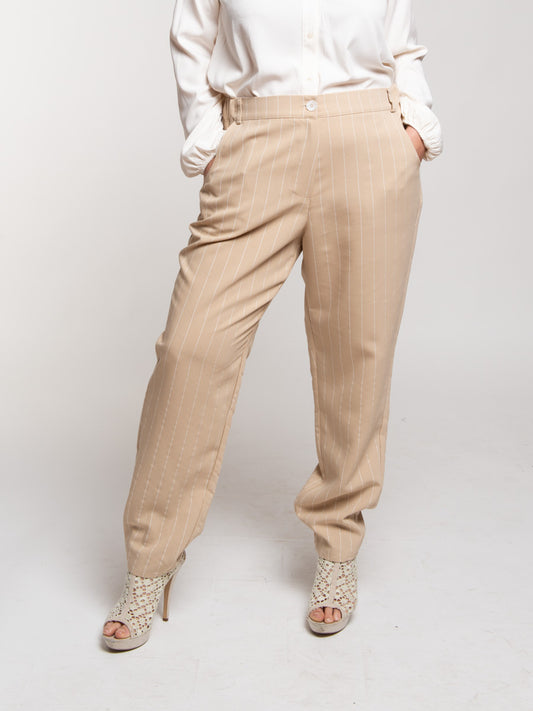 Curvy pinstriped trousers